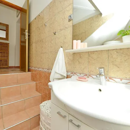 Kima With Garden For 6 شقة