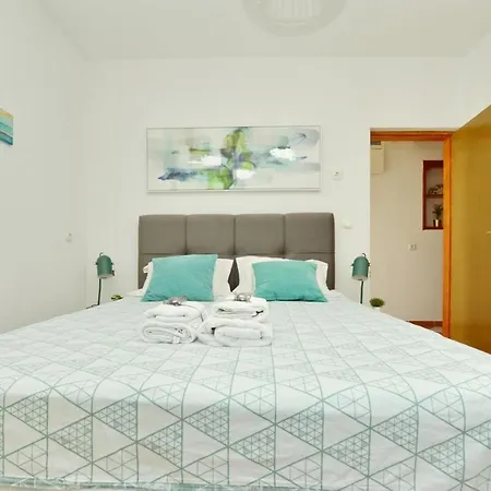 Kimano 2 With Garden In Apartment Zadar