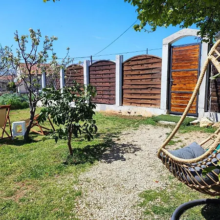 3 Bedroom Sleeps 6 - Private Garden * Zadar