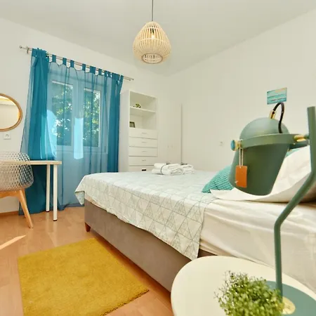 Kimano 2 With Garden In Apartment