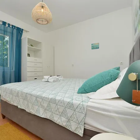 Kimano 2 With Garden In Apartment