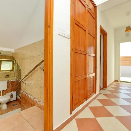 Apartment Kimano 2 With Garden In Zadar