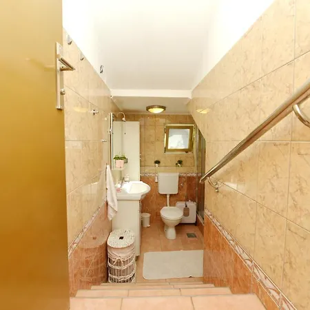 Apartment Kimano 2 With Garden In Zadar