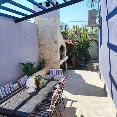 Kima With Garden For 6 شقة