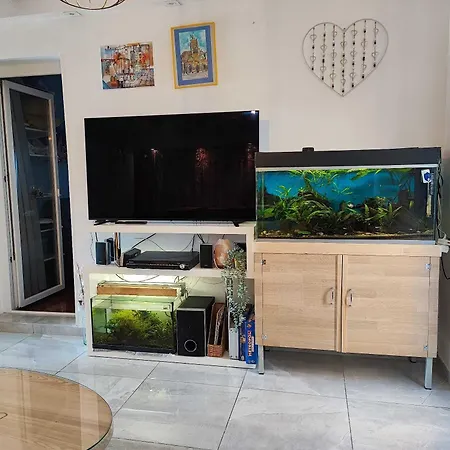 Kima With Garden For 6 شقة