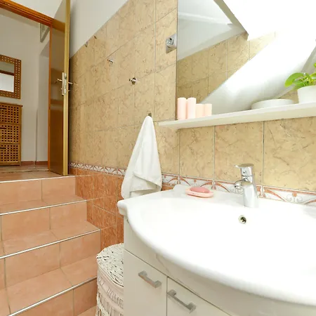 Kima With Garden For 6 شقة