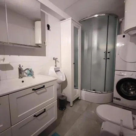 Apartman Kima With Garden For 6 Zára