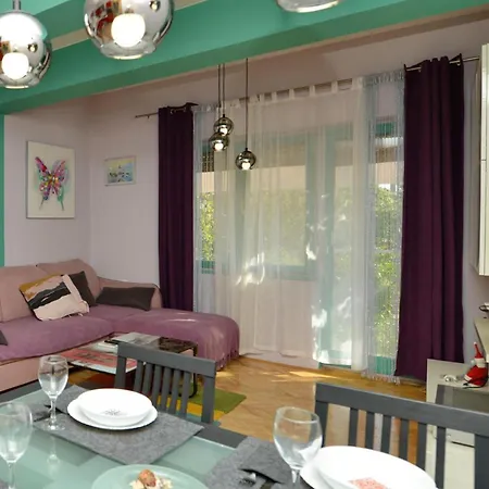3 Bedroom Sleeps 6 - Private Garden זאדאר