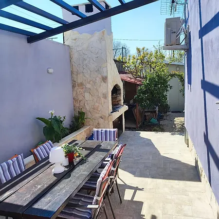 Apartman 3 Bedroom Sleeps 6 - Private Garden *