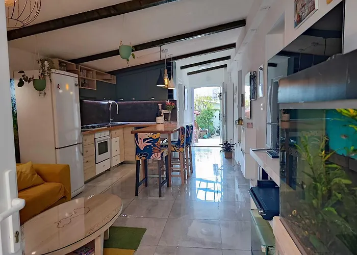 Apartment Kima With Garden
